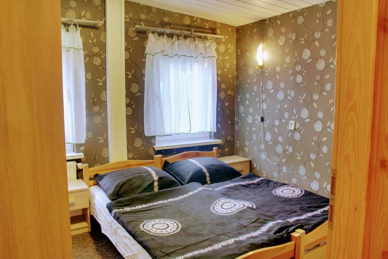 Отели типа «постель и завтрак» Hotelik pod Dębem Еленя-Гура - Ягнёнткув-16